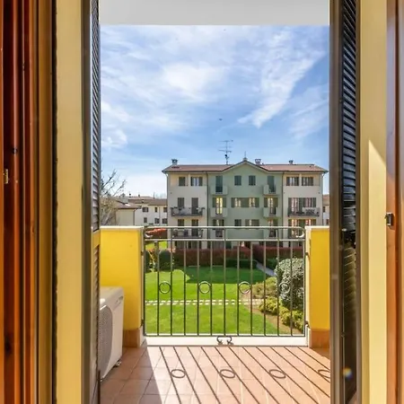 Apartment Sunflower House With Pool And Solarium Area Desenzano del Garda