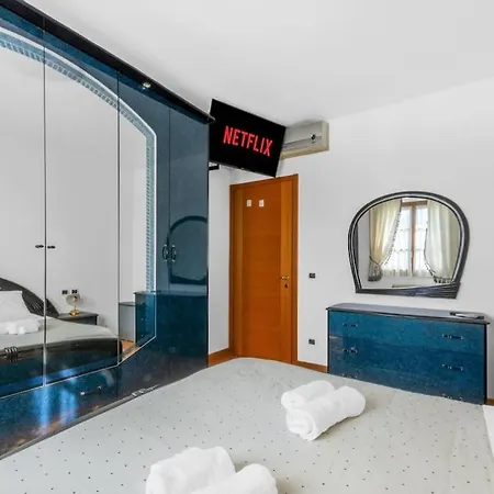Apartment Sunflower House With Pool And Solarium Area Desenzano del Garda