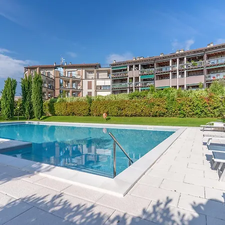 Sunflower House With Pool And Solarium Area Apartment *